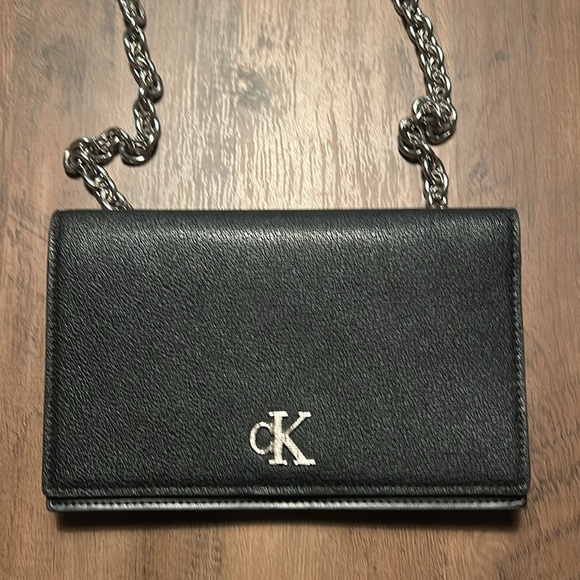 NWT Calvin Klein Minimal Monogram Chain Strap Wallet - Picture 6 of 8